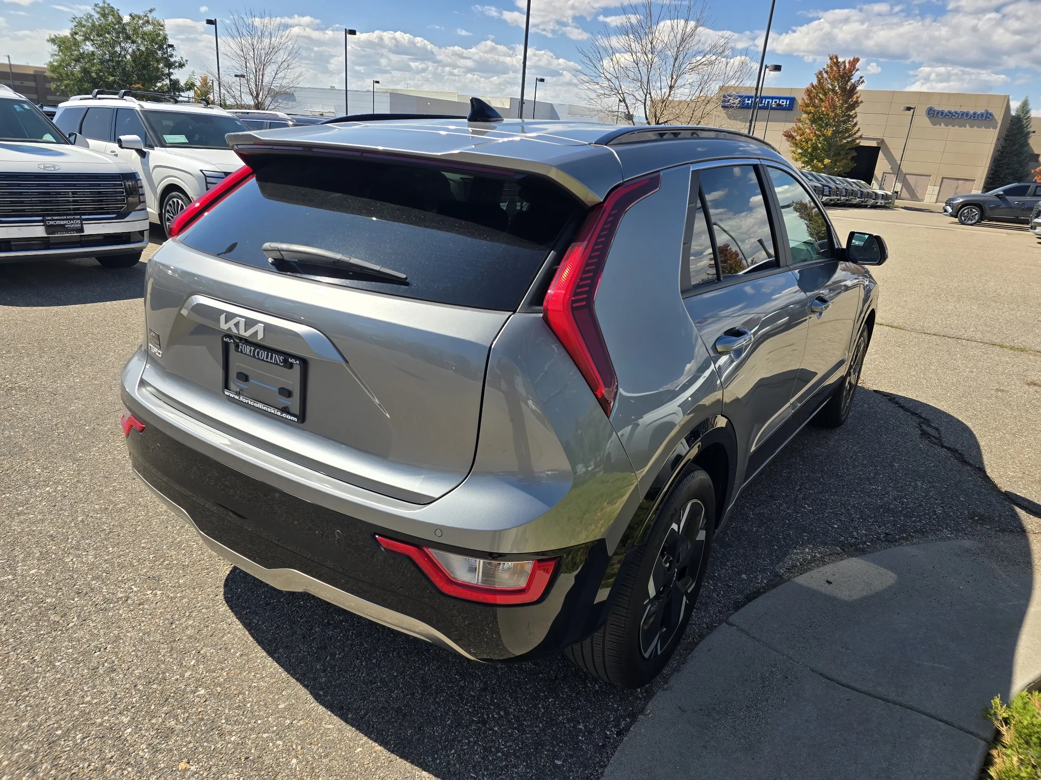 Used 2024 Steel Gray Kia Wind image 16