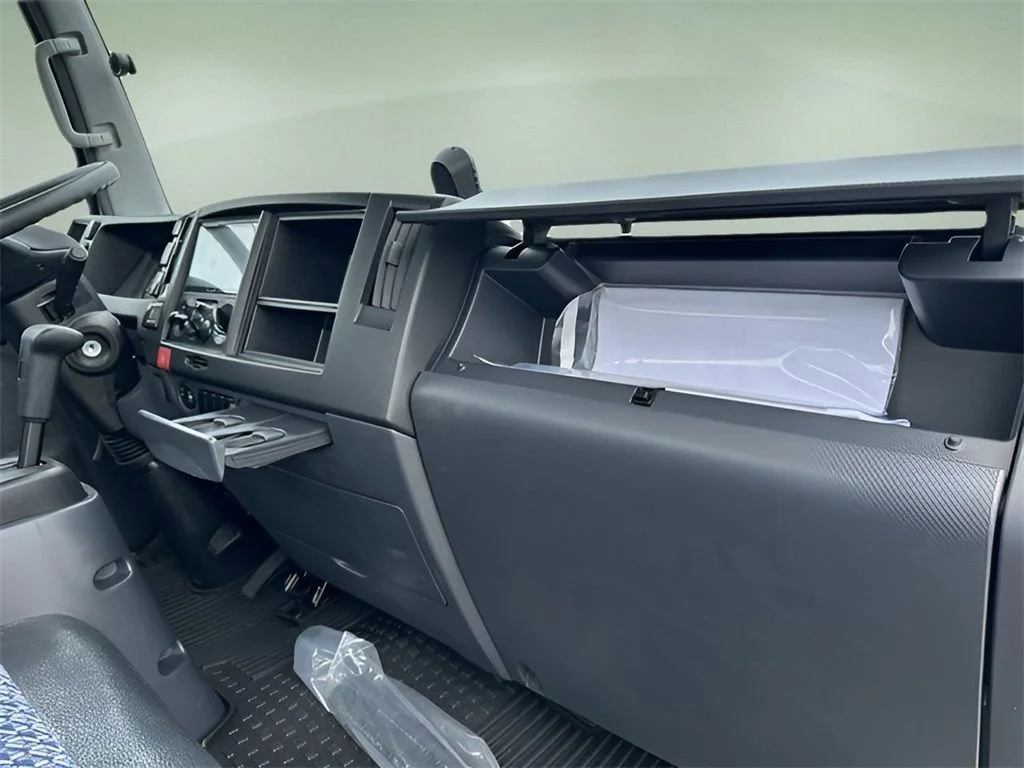 New 2024 Arc White Chevrolet NA image 37