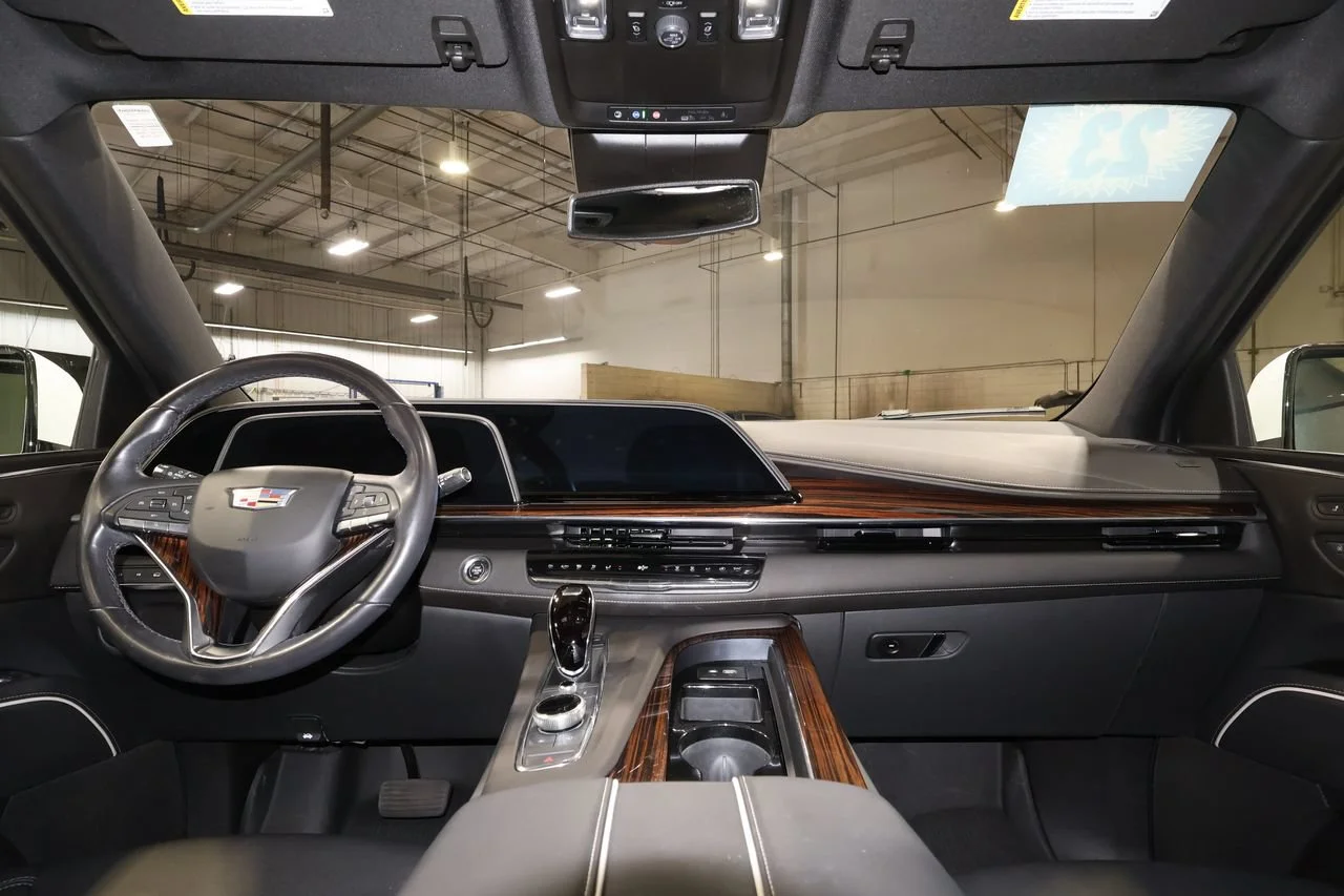 Used 2023 Crystal White Tricoat Cadillac Luxury image 31