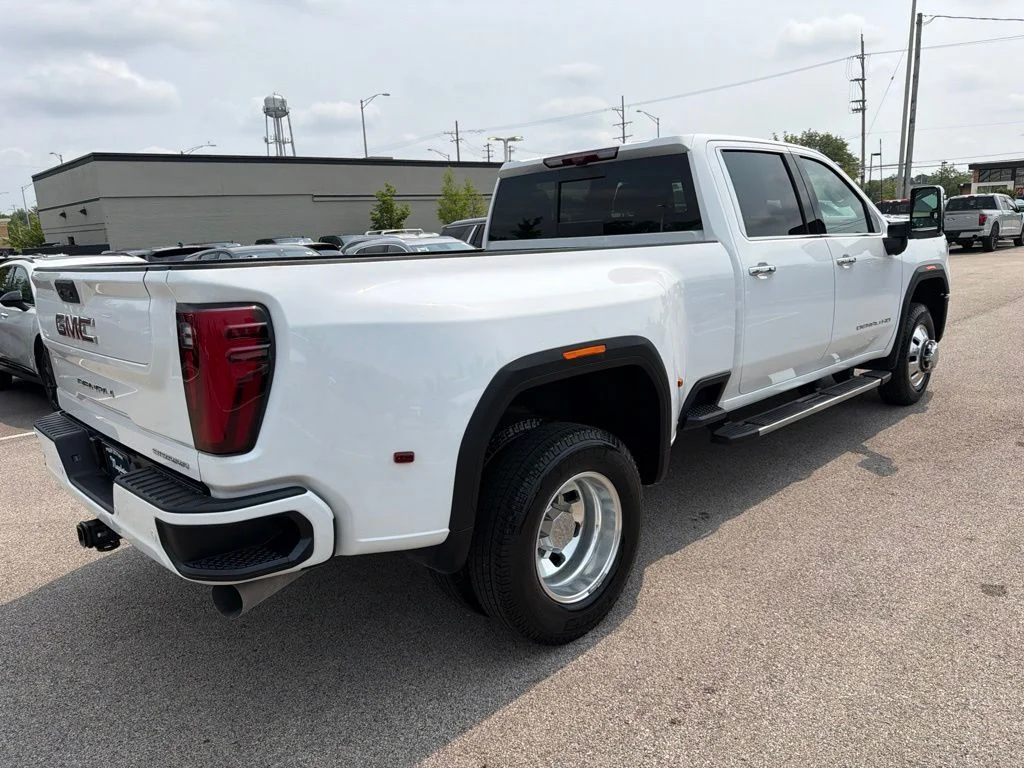 Used 2025 White GMC Denali image 7