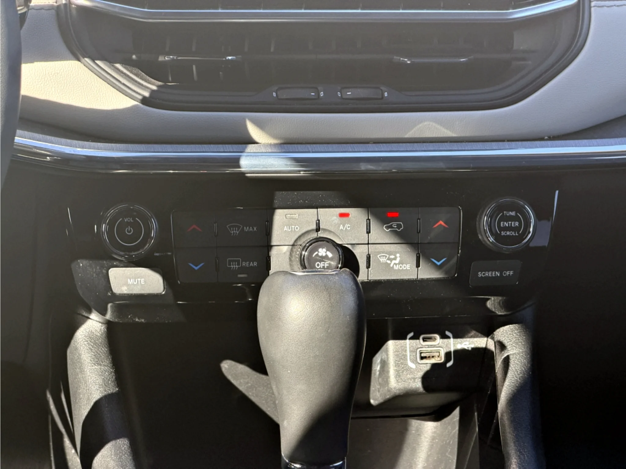 Used 2024 Baltic Gray Metallic Clearcoat Jeep Limited image 17