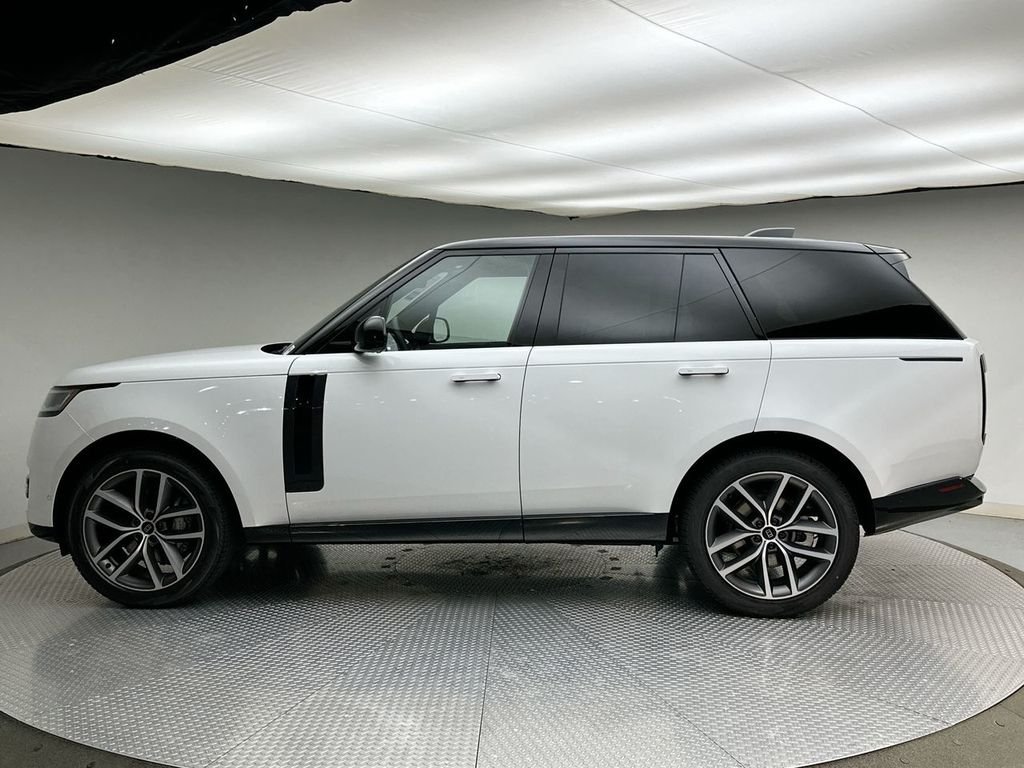 New 2027 Fuji White Land Rover SE image 2