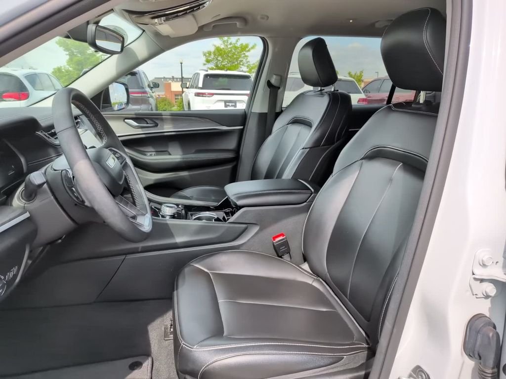 Used 2023 White Jeep Limited image 21