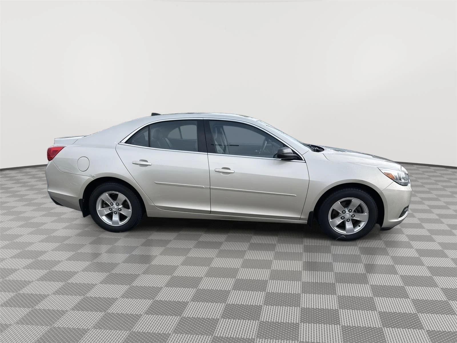 Used 2014 Champagne Silver Metallic Chevrolet LS image 14