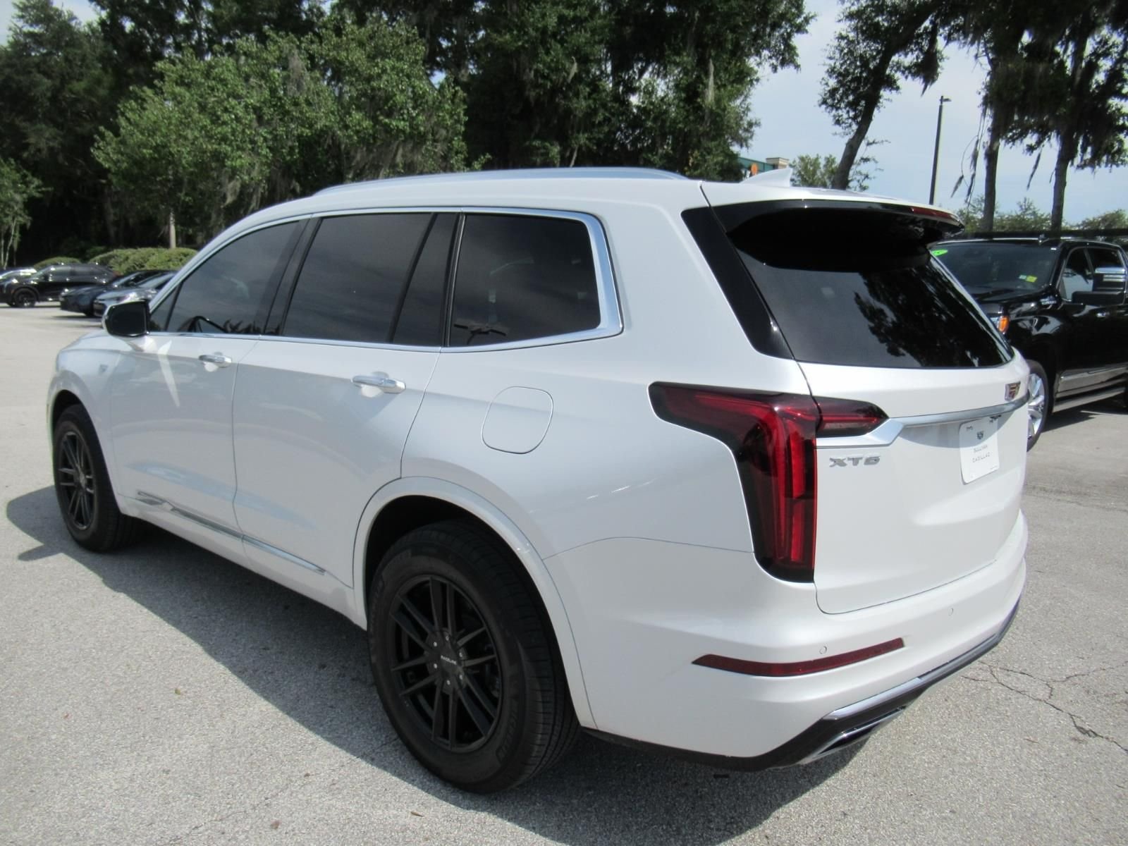 Used 2022 White Cadillac Luxury image 5