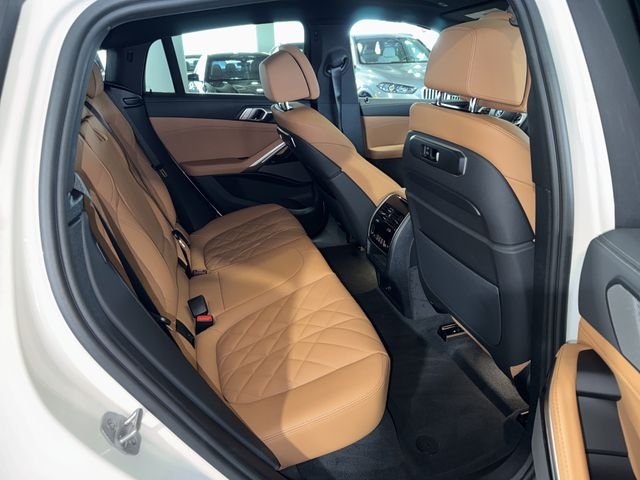 New 2027 Mineral White Metallic BMW xDrive40i image 11
