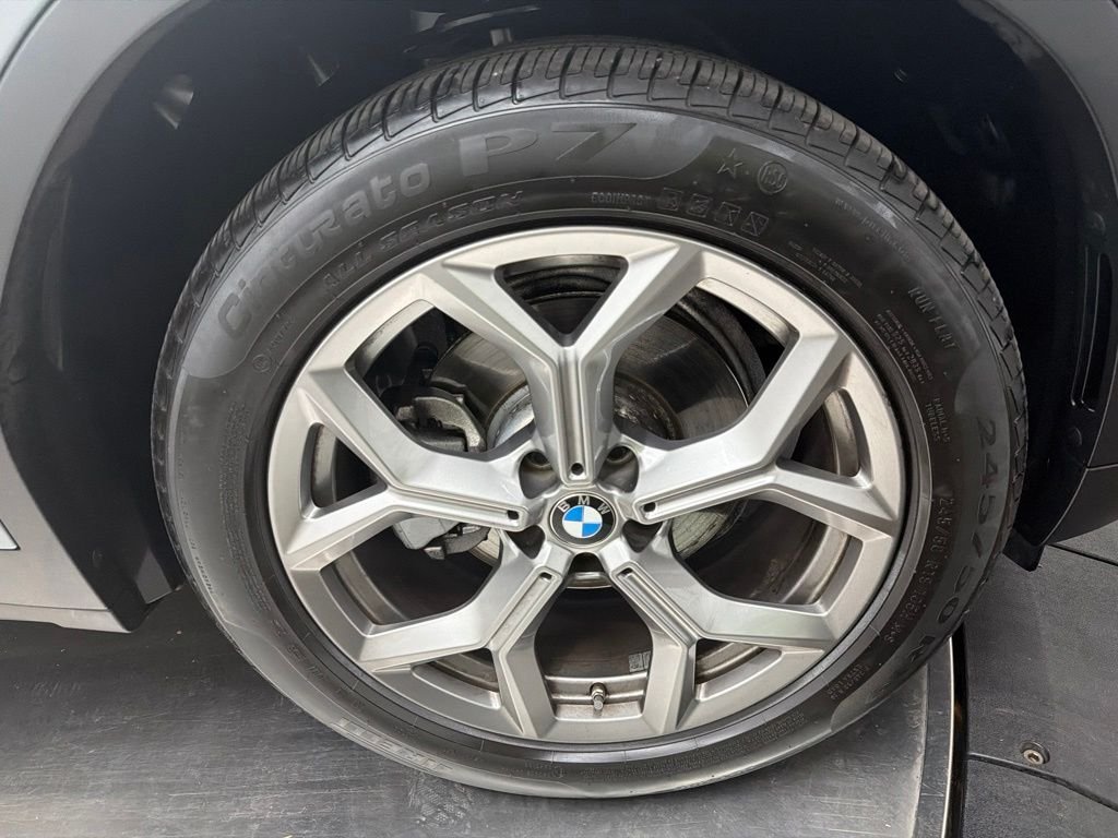 Used 2023 Gray BMW xDrive30i image 9