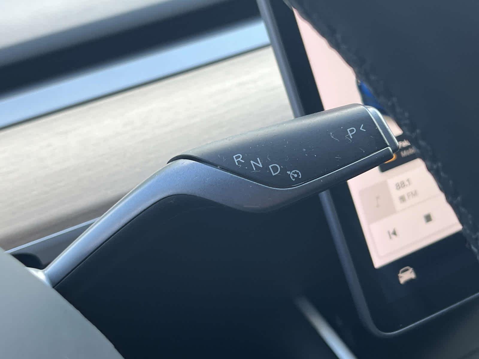 Used 2018 Deep Blue Metallic Tesla Long Range Battery image 35