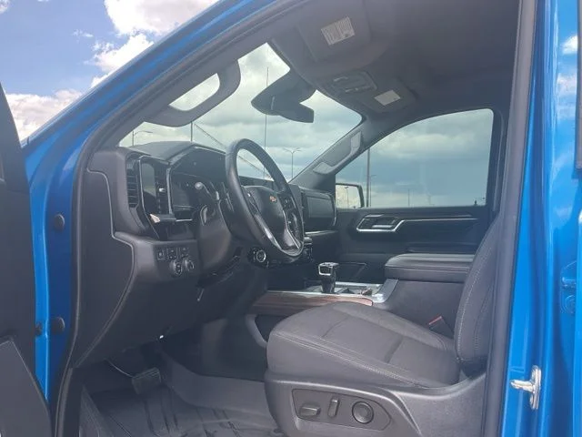 Used 2023 Blue Chevrolet LT image 2