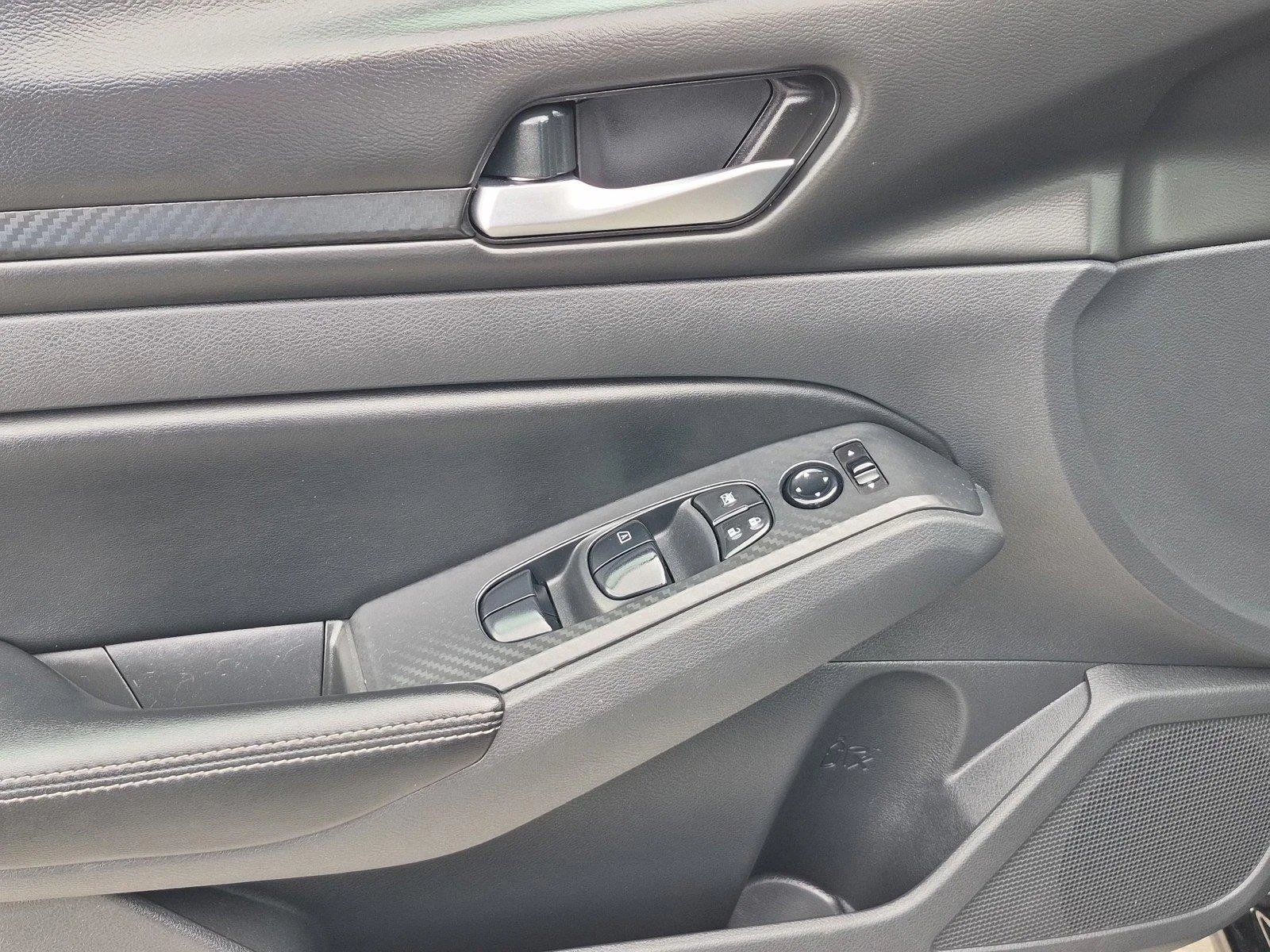 Used 2025 Super Black Nissan SV image 19