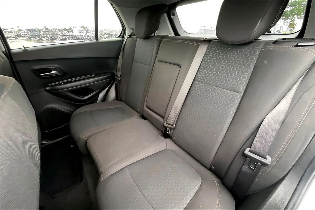Used 2022 Silver Chevrolet LS image 19