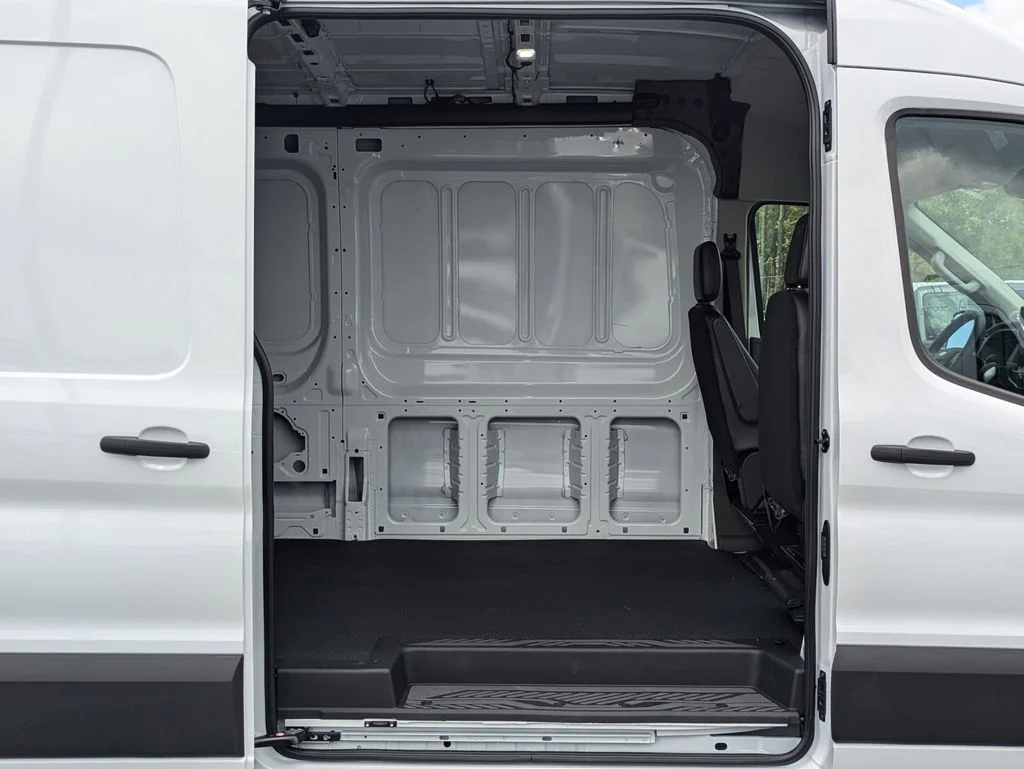 New 2026 Oxford White Ford Base image 14