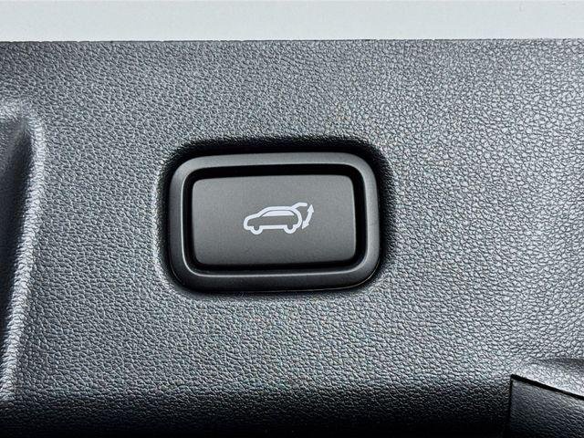 New 2026 White Hyundai SEL FWD image 40