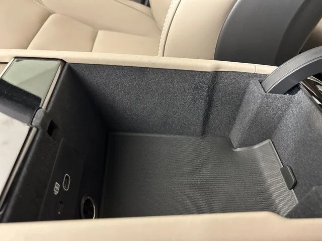 2025 Volvo XC90 Core - Photo 33