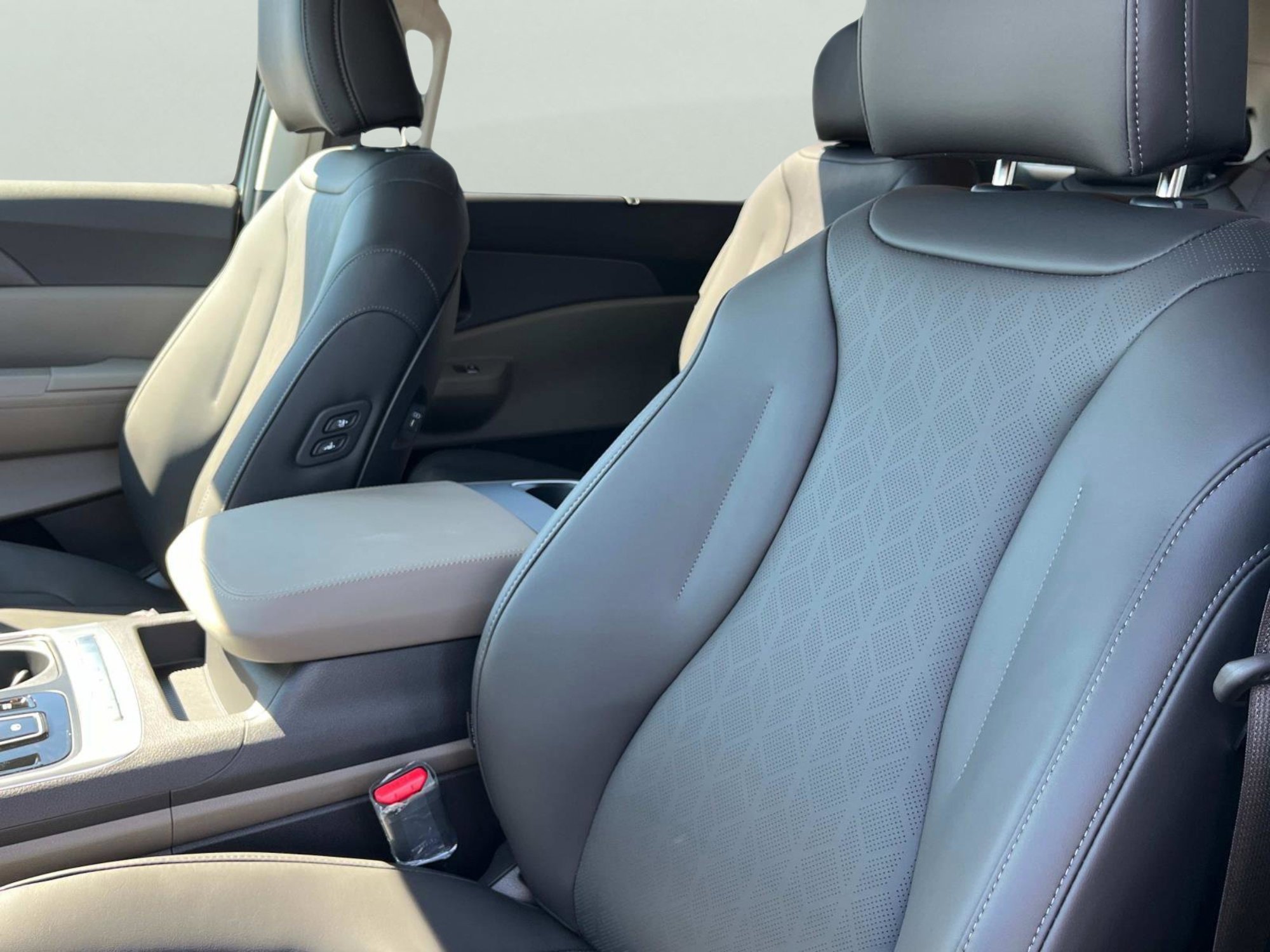 New 2026 Ivory Silver Kia EX image 28