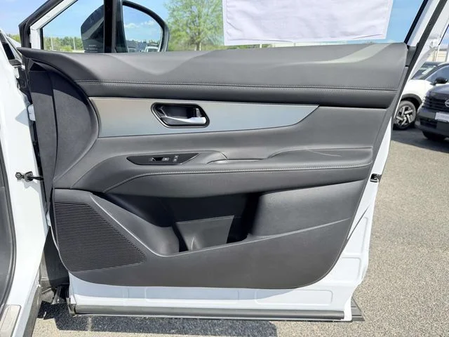 New 2026 Everest White Pearl TriCoat Nissan Platinum image 8