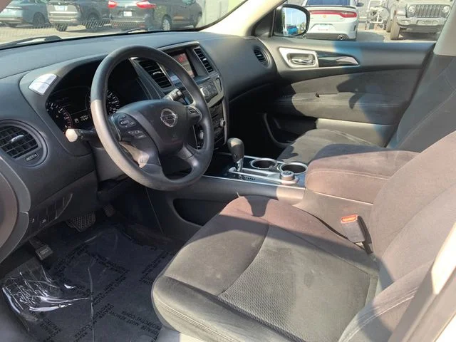 Used 2015 White Nissan S image 10