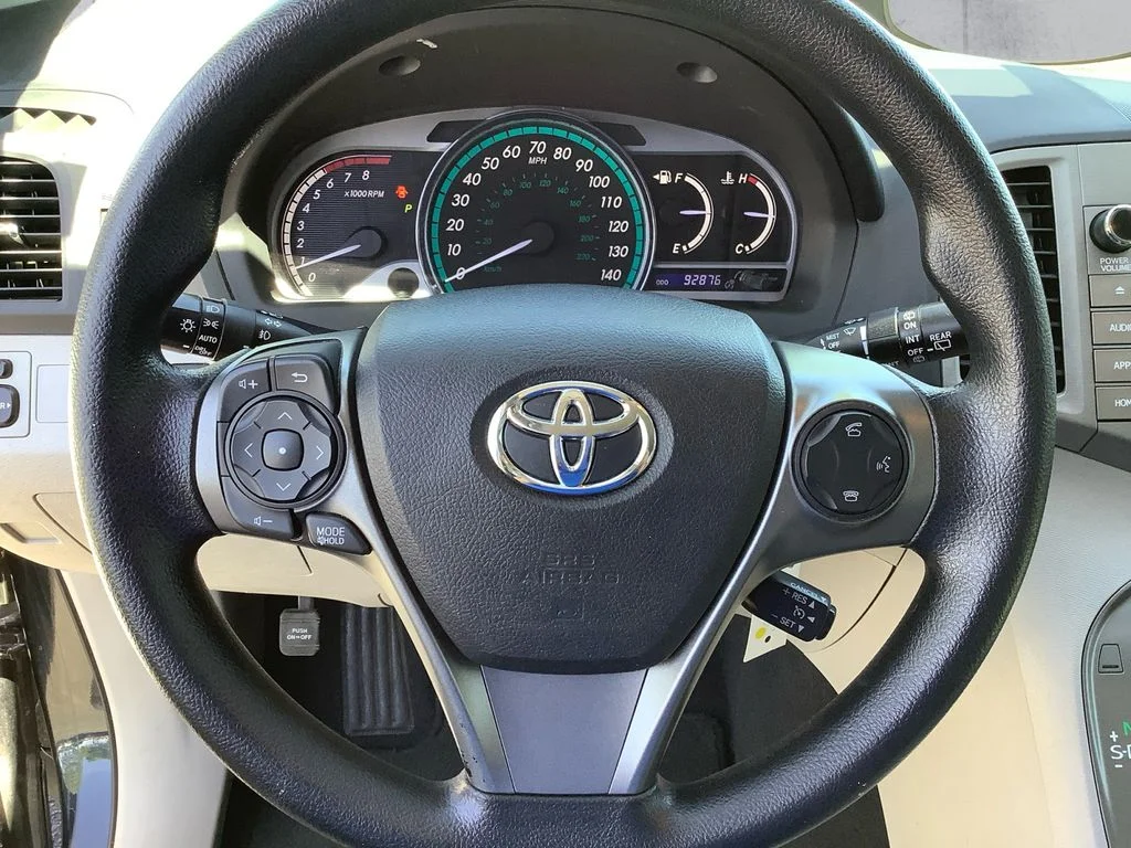 Used 2015 Gray Toyota LE image 9