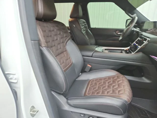 Used 2025 White Nissan Platinum Reserve image 40