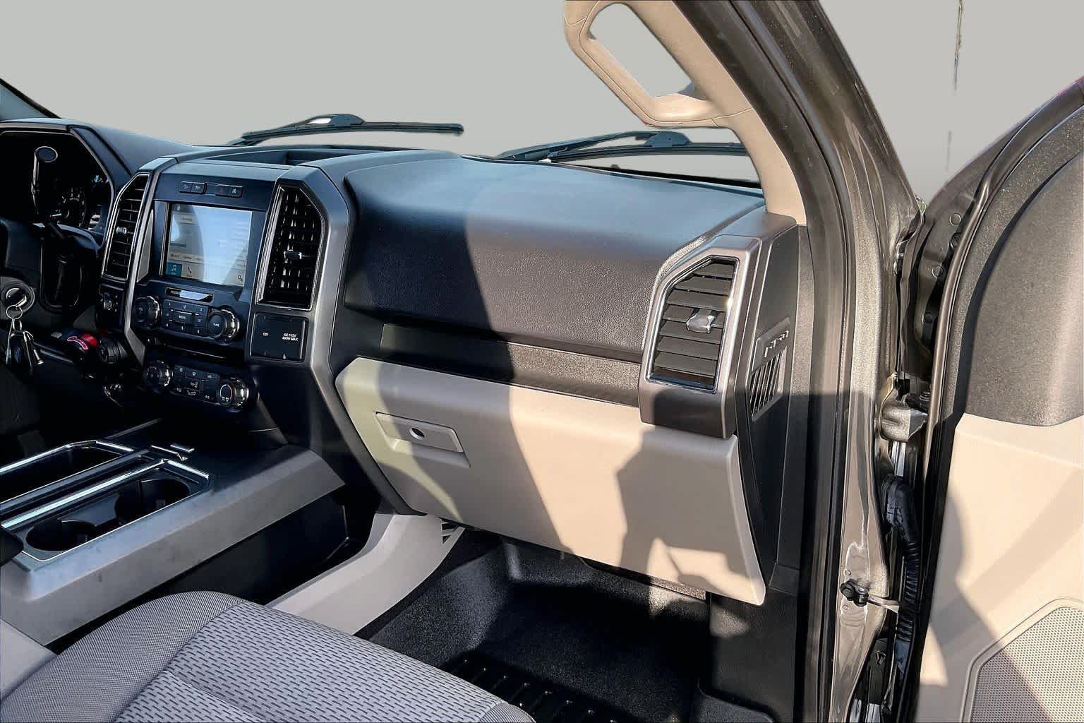 Used 2018 Magnetic Metallic Ford XLT image 18