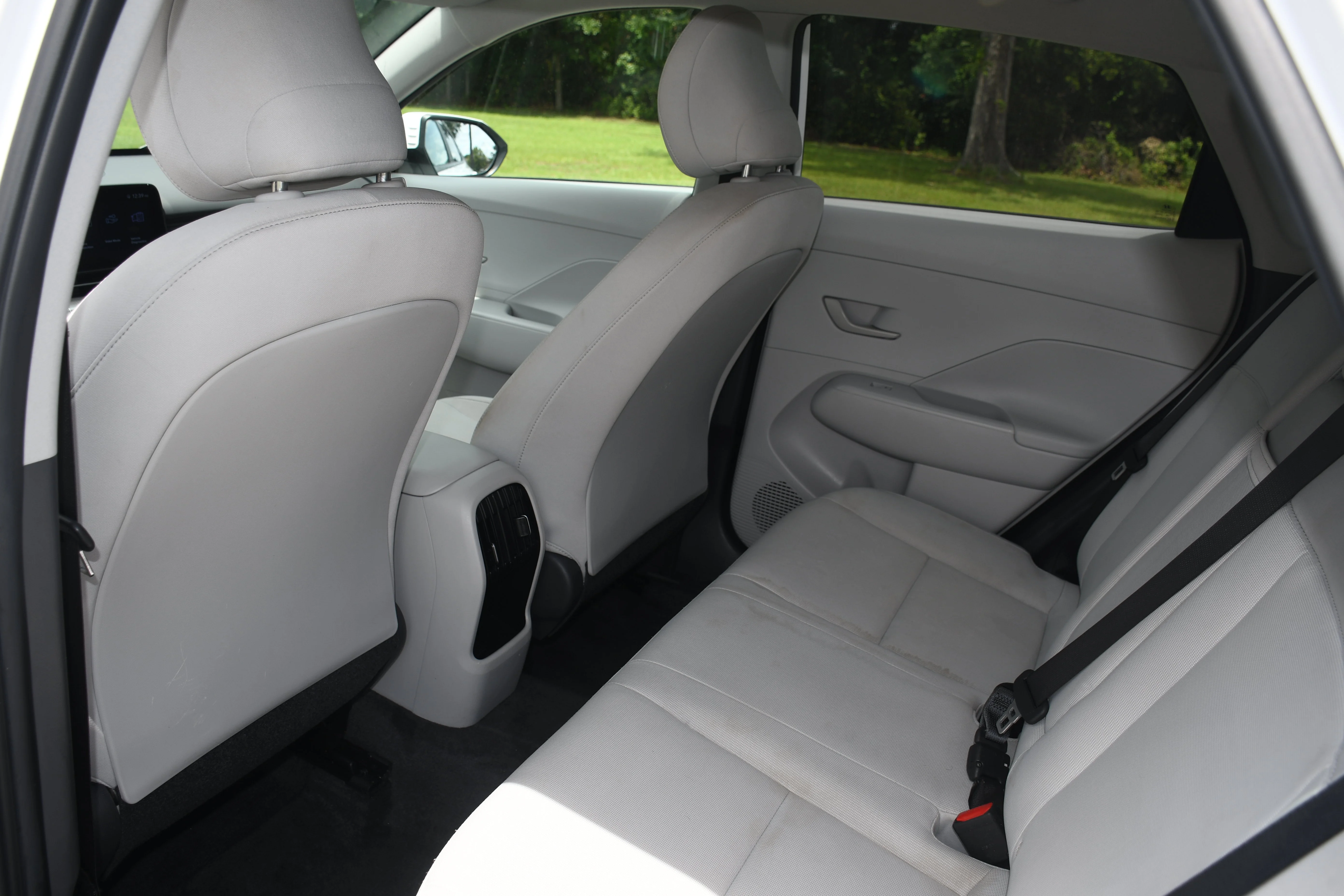 Used 2025 White Hyundai SEL image 13