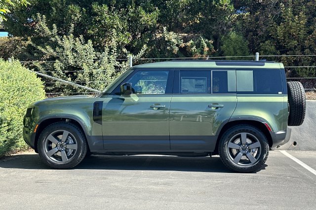 New 2026 Woolstone Green Land Rover S image 2