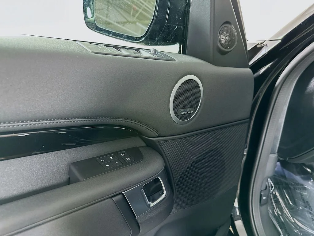 New 2026 Santorini Black Land Rover S image 23