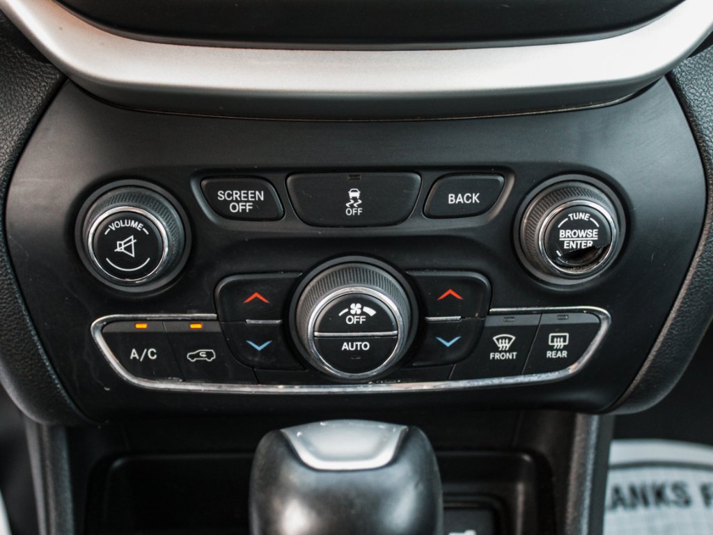 Used 2018 Billet Silver Metallic Clearcoat Jeep Trailhawk image 20