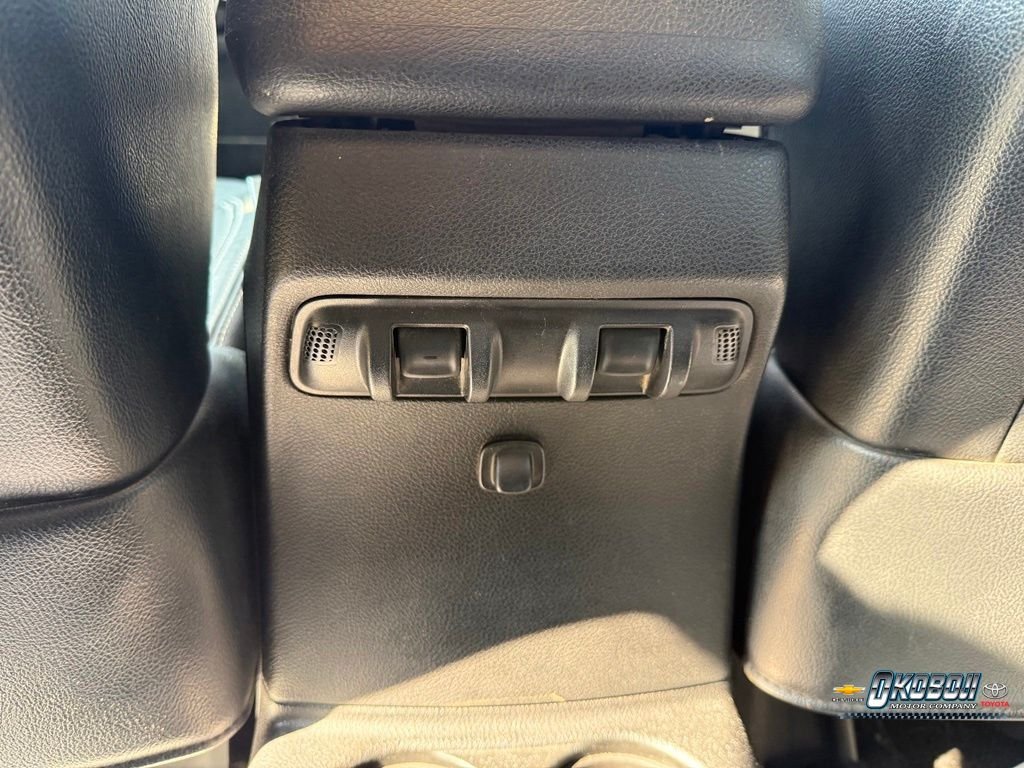 Used 2015 White Jeep Unlimited Sahara image 19