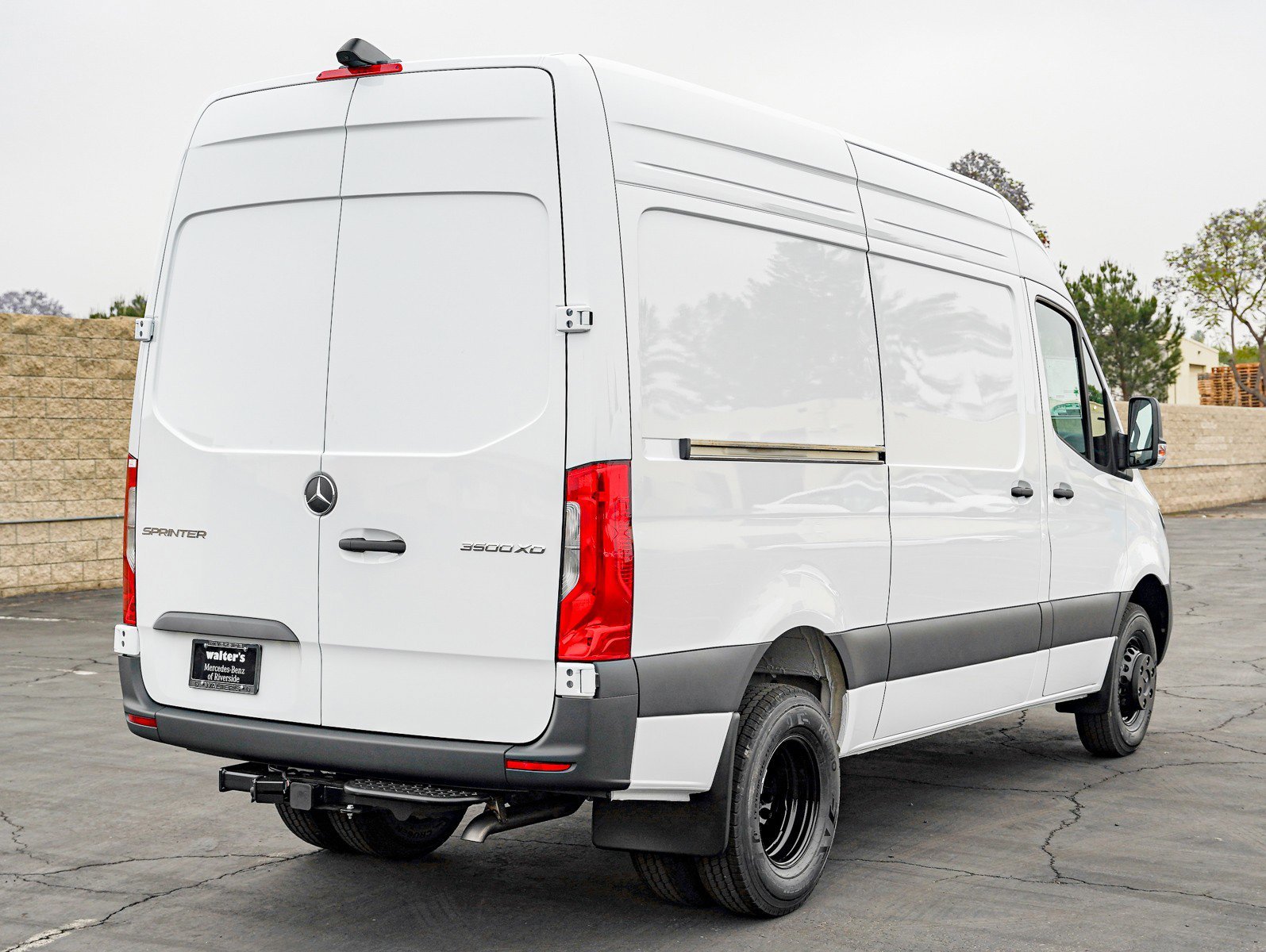 New 2026 Arctic White Mercedes-Benz 3500XD High Roof I4 Diesel HO 144 RWD image 4
