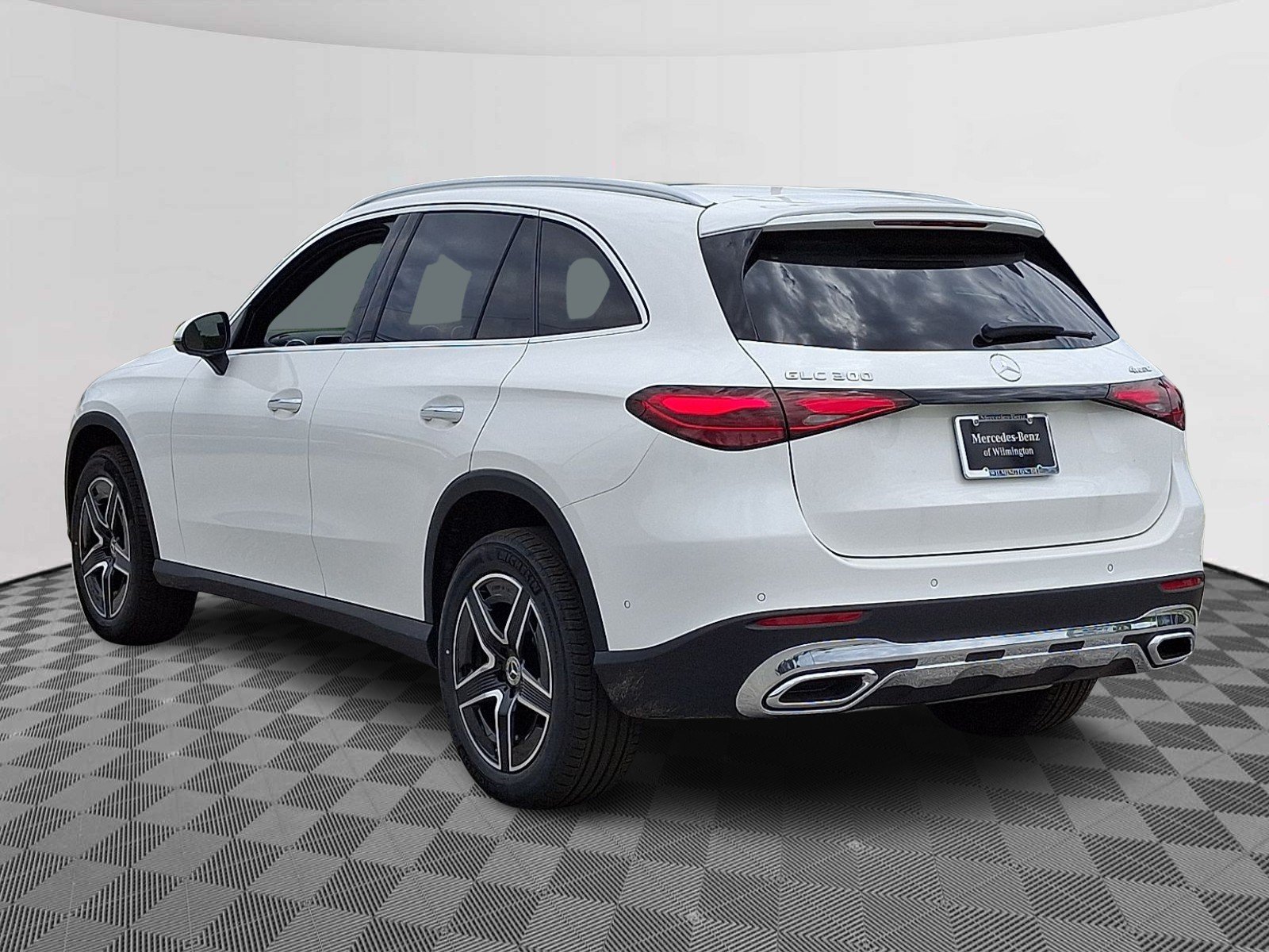 New 2026 Polar White Mercedes-Benz GLC 300 image 4