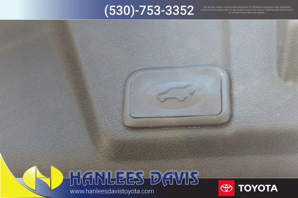 Used 2017 Red Chevrolet 2LT image 11