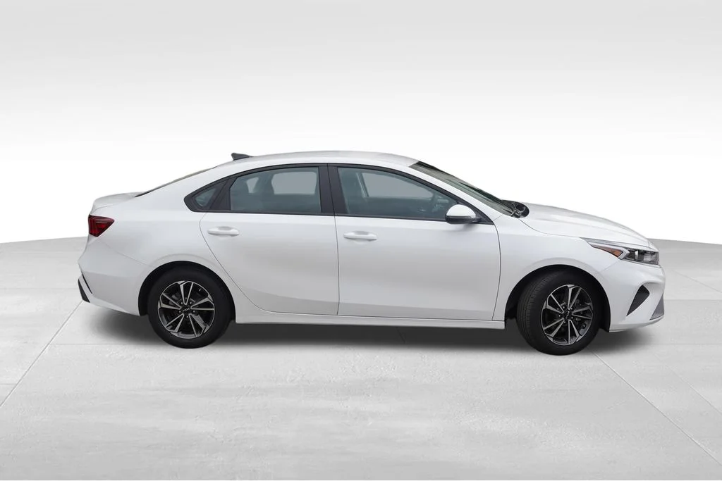Certified Used 2023 Snow White Pearl Kia LXS image 3