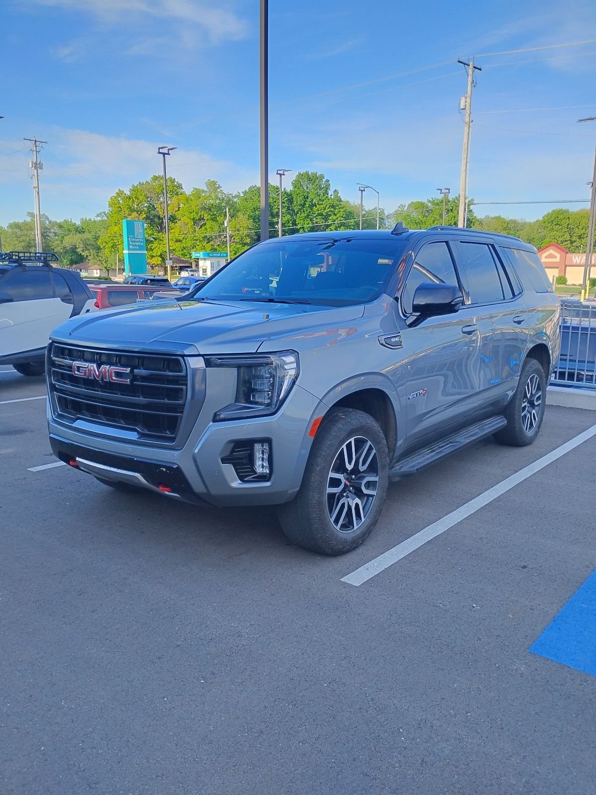 2024 GMC Yukon 4WD AT4's photo