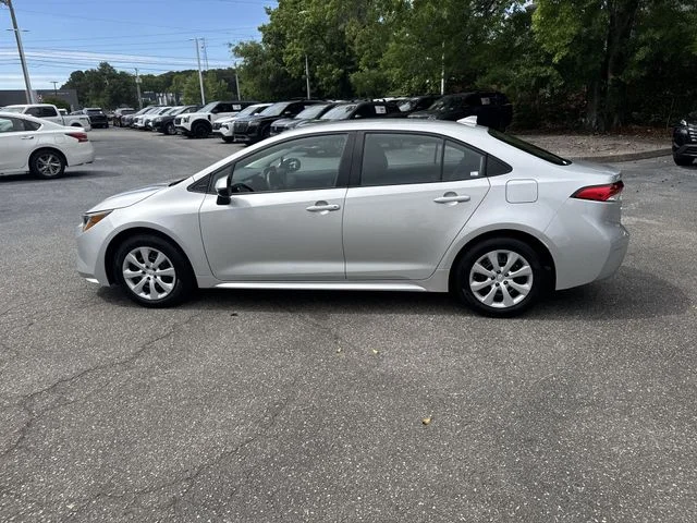 Used 2022 Silver Toyota LE image 8