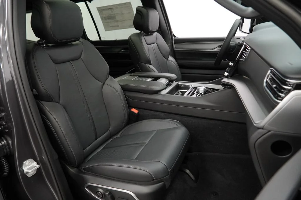 New 2026 Baltic Gray Metallic Clearcoat Jeep Limited Reserve image 35