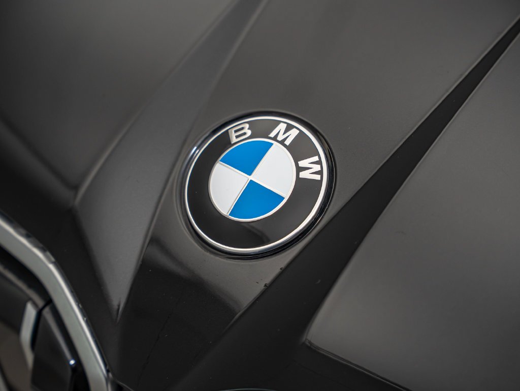 Used 2025 Black Sapphire Metallic BMW 30 xDrive image 11