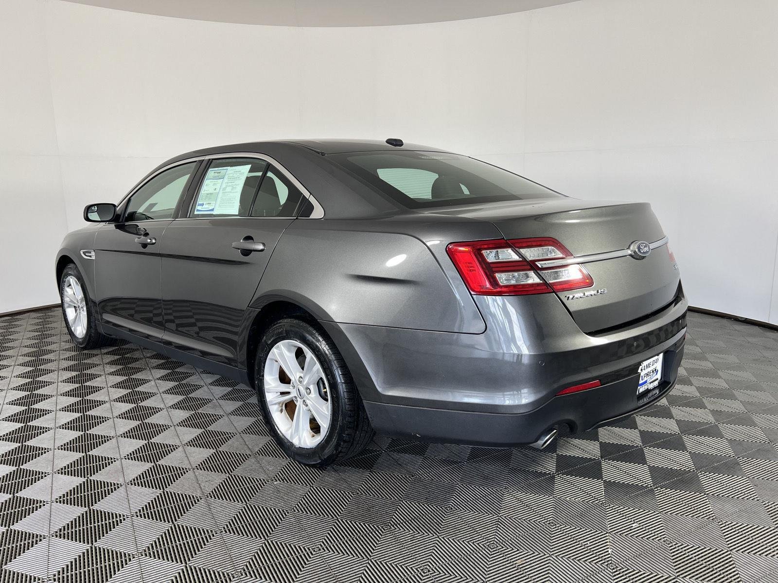 Used 2018 Magnetic Ford SEL image 5