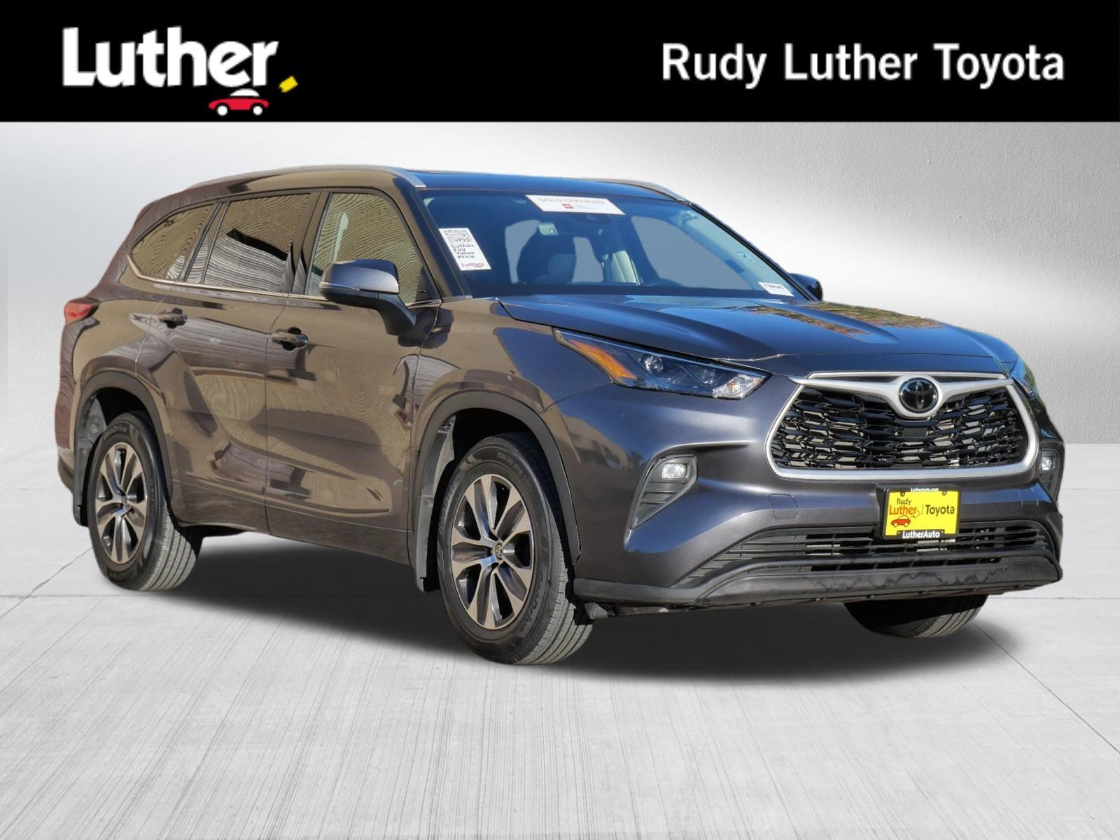 Certified Used 2022 Magnetic Gray Metallic Toyota XLE image 1