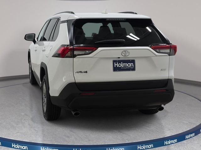Used 2025 White Toyota XLE image 7