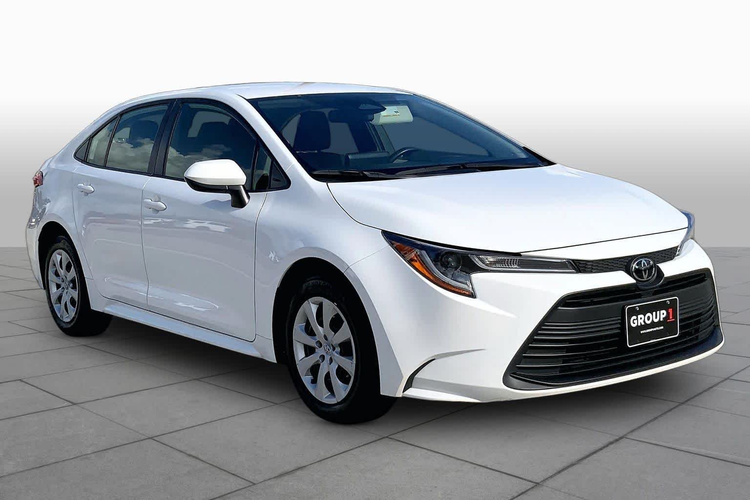 Used 2023 Ice Cap Toyota LE image 3