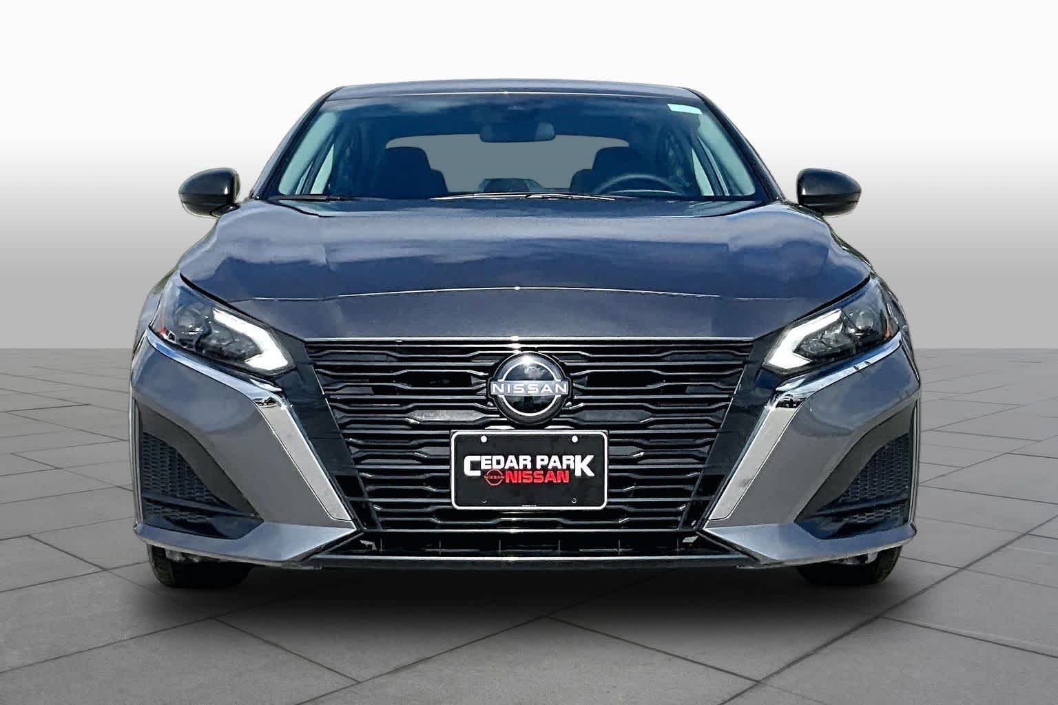 Used 2025 Gun Metallic Nissan SV image 4