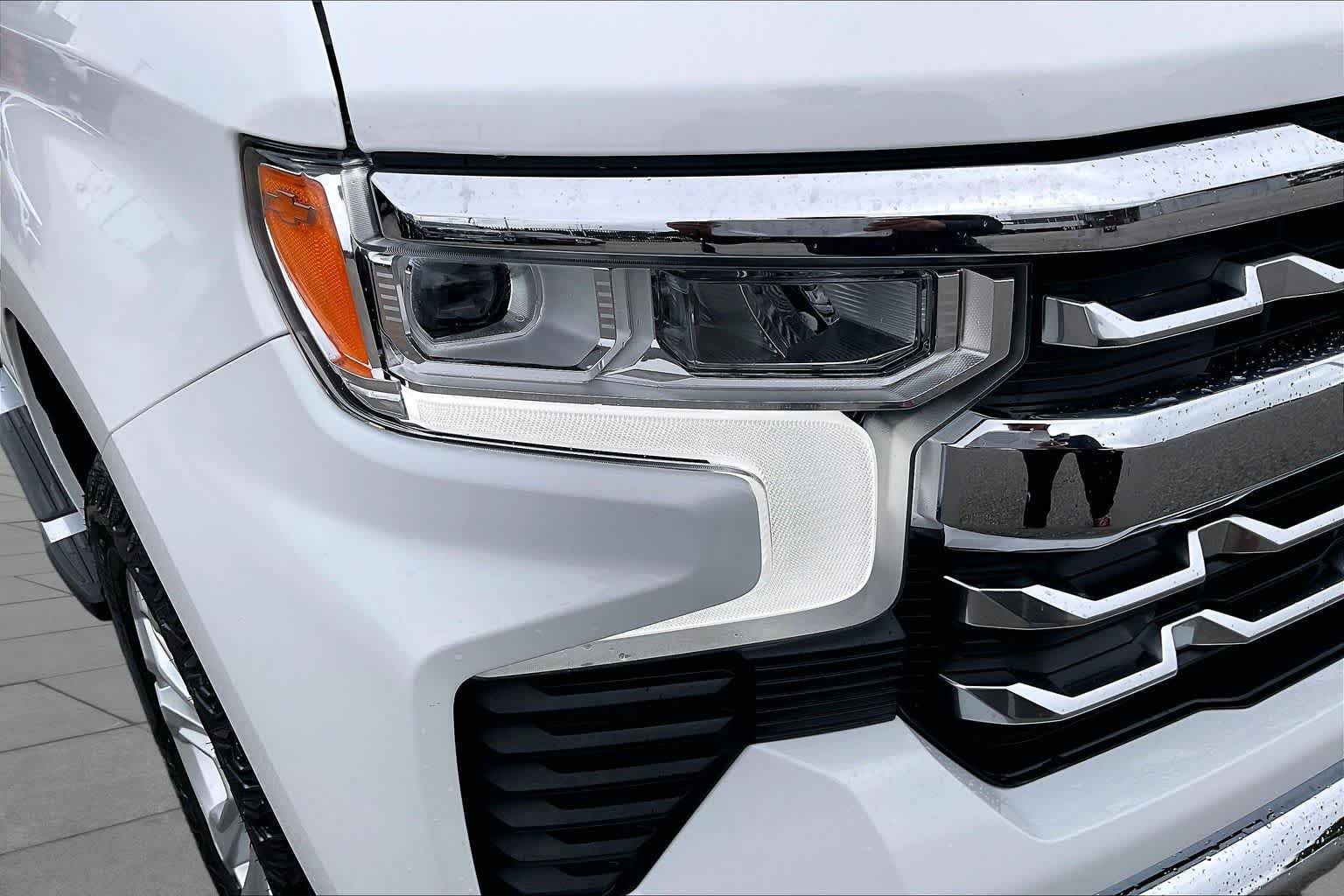 Used 2023 Summit White Chevrolet LTZ image 27