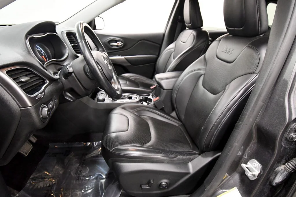Used 2019 Gray Jeep Limited image 13
