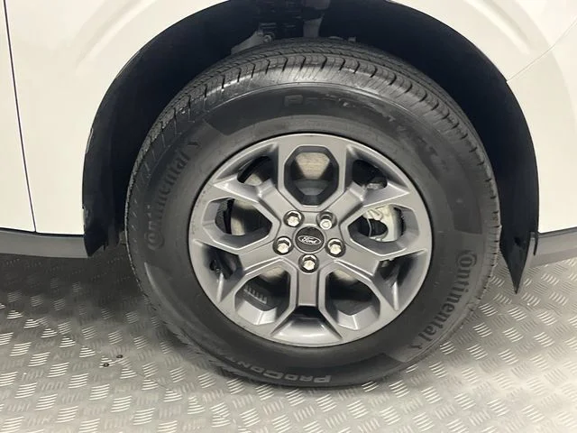 New 2026 Oxford White Ford XLT image 21