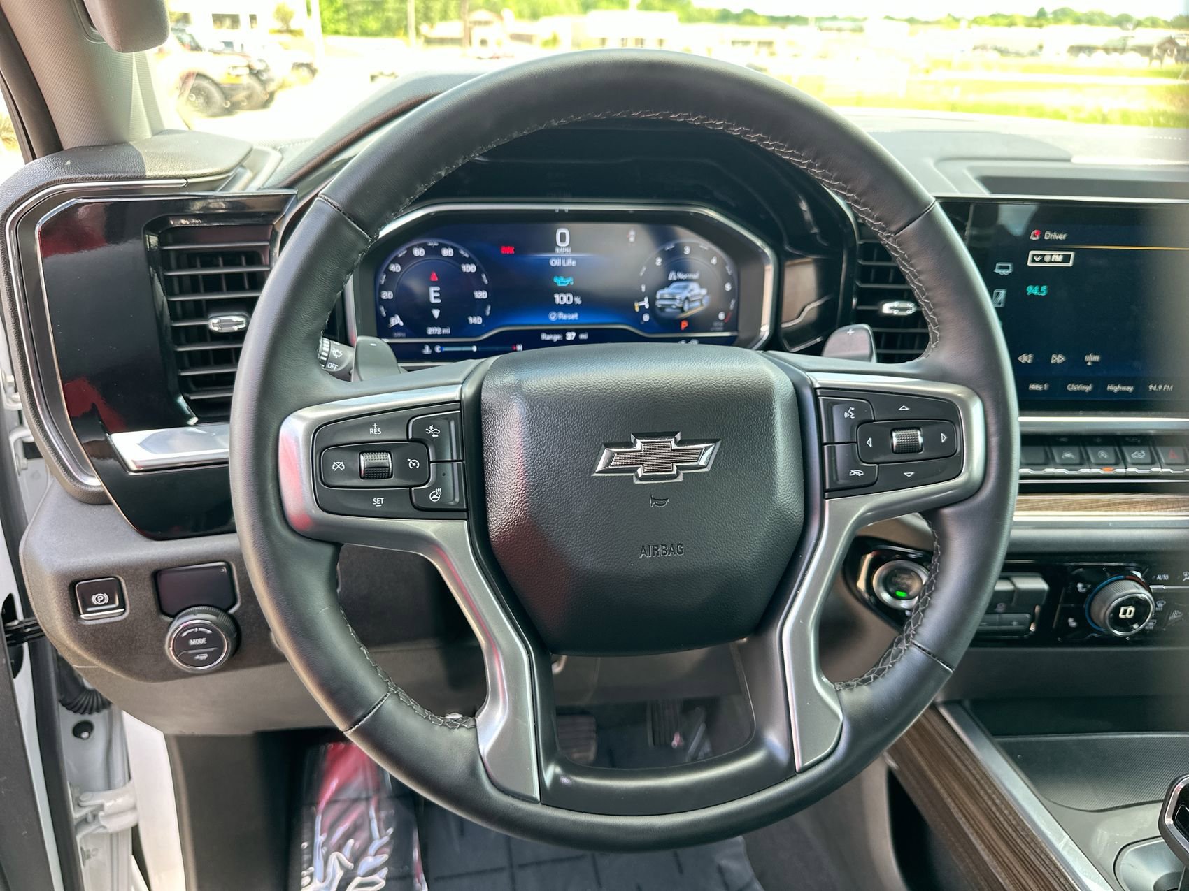 Used 2025 Summit White Chevrolet RST image 14
