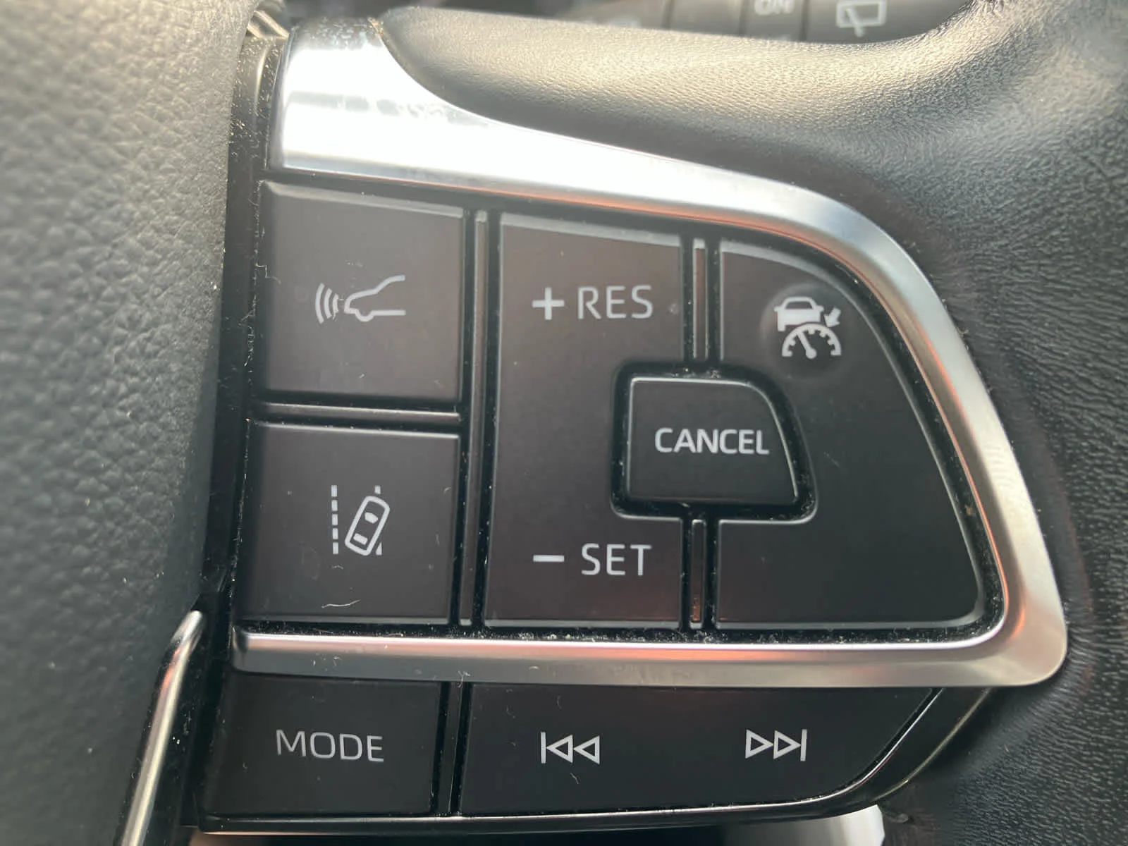 Used 2020 Blizzard Pearl Toyota XLE image 18