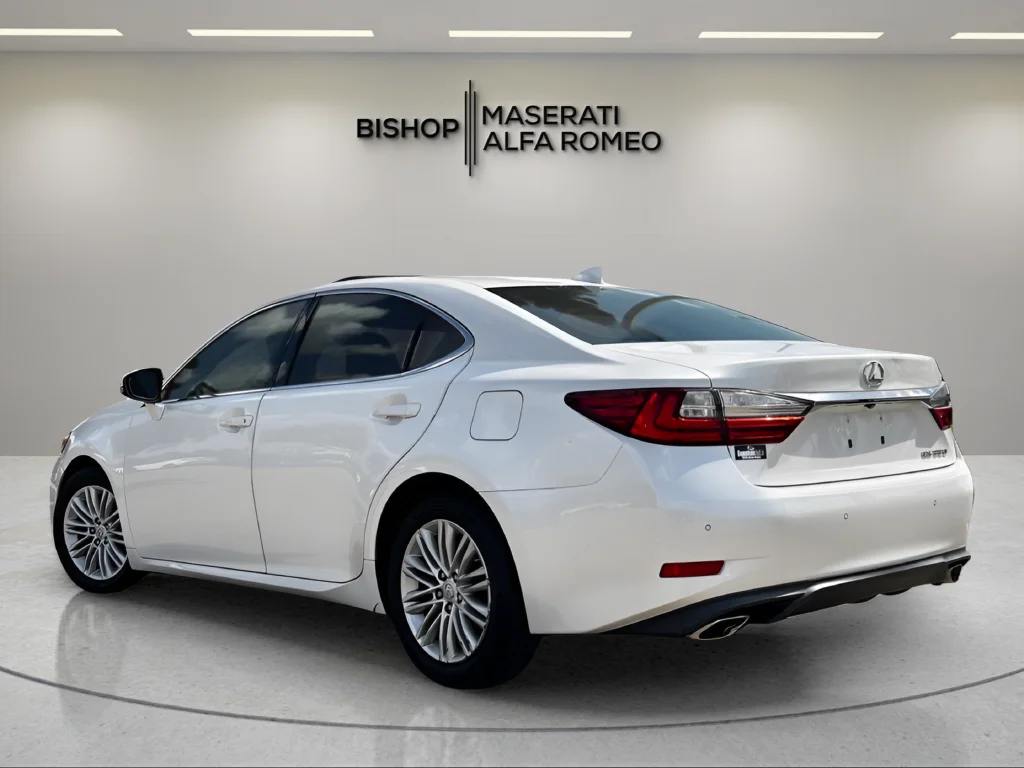 Used 2017 White Lexus 350 image 3