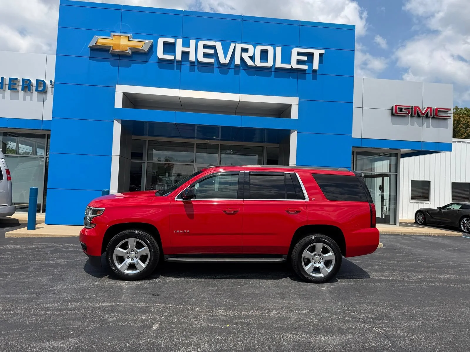 Used 2015 Chevrolet Tahoe LT with VIN 1GNSKBKC8FR518049 for sale in Wabash, IN