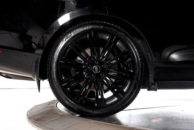 Used 2025 Santorini Black Metallic Land Rover SE image 15
